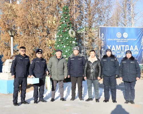 БАЯРЫН ӨДРӨӨР ЭЭЛЖИНД ХОНОСОН АЛБА ХААГЧДАД ЗАСАГ ДАРГА БЭЛЭГ ГАРДУУЛЛАА