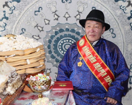 ТАРИАЛАН СУМЫН ТАРИАЛАНЧ Э.ЭРДЭНЭДАВАА АЙМГИЙН АВАРГА ТАРИАЛАНЧ ЦОЛ ТЭМДГЭЭ ГАРДАН АВЛАА.