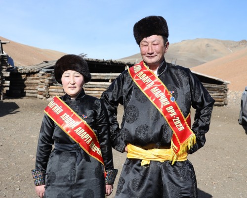 ШИНЭ-ИДЭР СУМЫН БАЯНЗҮРХ БАГИЙН МАЛЧИН ЖАВЗАНГИЙН БАТСАЙХАНЫ ГЭР БҮЛ “АЙМГИЙН ХОШОЙ АВАРГА МАЛЧИН” ЦОЛ ХҮРТЛЭЭ