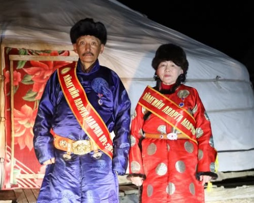 ШИНЭ-ИДЭР СУМЫН “НҮХТ” БАГИЙН МАЛЧИН СҮРЭНГИЙН ЛХАНААЖАВЫН ГЭР БҮЛ “АЙМГИЙН АВАРГА МАЛЧИН” ЦОЛ ХҮРТЛЭЭ