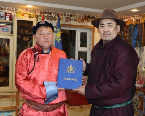 ТАРИАЛАН СУМЫН “АР ТАРХИ” БАГИЙН АЙМГИЙН АЛДАРТ УЯАЧ Д.АРИУННАРАН "ЭЛДЭВ ЭРДЭНЭТ" ХЭМЭЭХ МОДОН МОГОЙ ЖИЛИЙН АМЖИЛТААРАА “УЛСЫН ШИЛДЭГ УЯАЧ” БОЛЛОО.