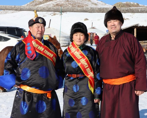 ТАРИАЛАН СУМААС ТОДОРСОН “АЙМГИЙН ХОШОЙ АВАРГА”, “АЙМГИЙН АВАРГА” МАЛЧИН ӨРХҮҮДЭД ШАГНАЛЫГ НЬ ГАРДУУЛЛАА.