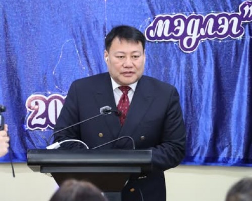 Хөвсгөл аймгийн Нутгийн зөвлөлийн дарга, Цэнд-Аюуш сангийн тэргүүн Ц.Цэцэнзоригийн санаачилгаар “Шинэ санаа–Шинэ мэдлэг” сэдэвт онол, практикийн бага хурал 14 дэх жилдээ амжилттай зохион байгуулагдлаа.
