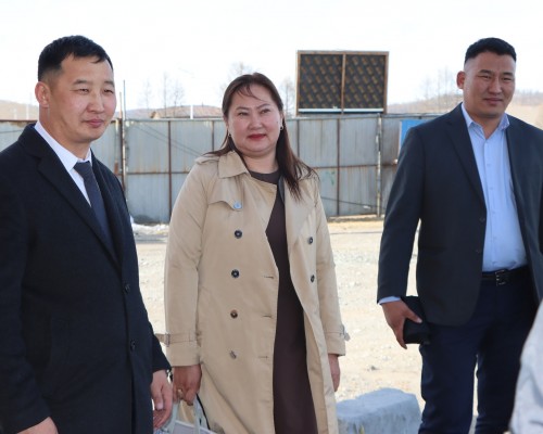 ХАТГАЛ ТОСГОНД ШИНЭЭР БАРИГДАЖ БУЙ 320 ХҮҮХДИЙН СУРГУУЛИЙН БАРИЛГЫН АЖИЛ ТӨЛӨВЛӨГӨӨНИЙ ДАГУУ ҮРГЭЛЖИЛЖ БАЙНА.